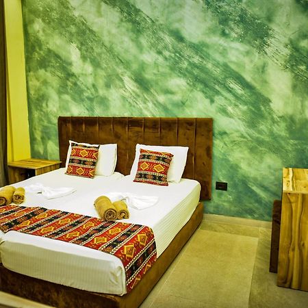 גולם Te Bujtina Hotel- Cozy Stay With Traditional Breakfast Near Beach מראה חיצוני תמונה
