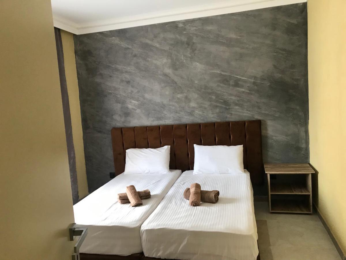 גולם Te Bujtina Hotel- Cozy Stay With Traditional Breakfast Near Beach מראה חיצוני תמונה