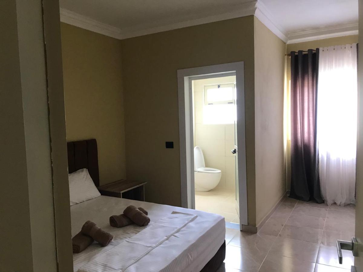 גולם Te Bujtina Hotel- Cozy Stay With Traditional Breakfast Near Beach מראה חיצוני תמונה