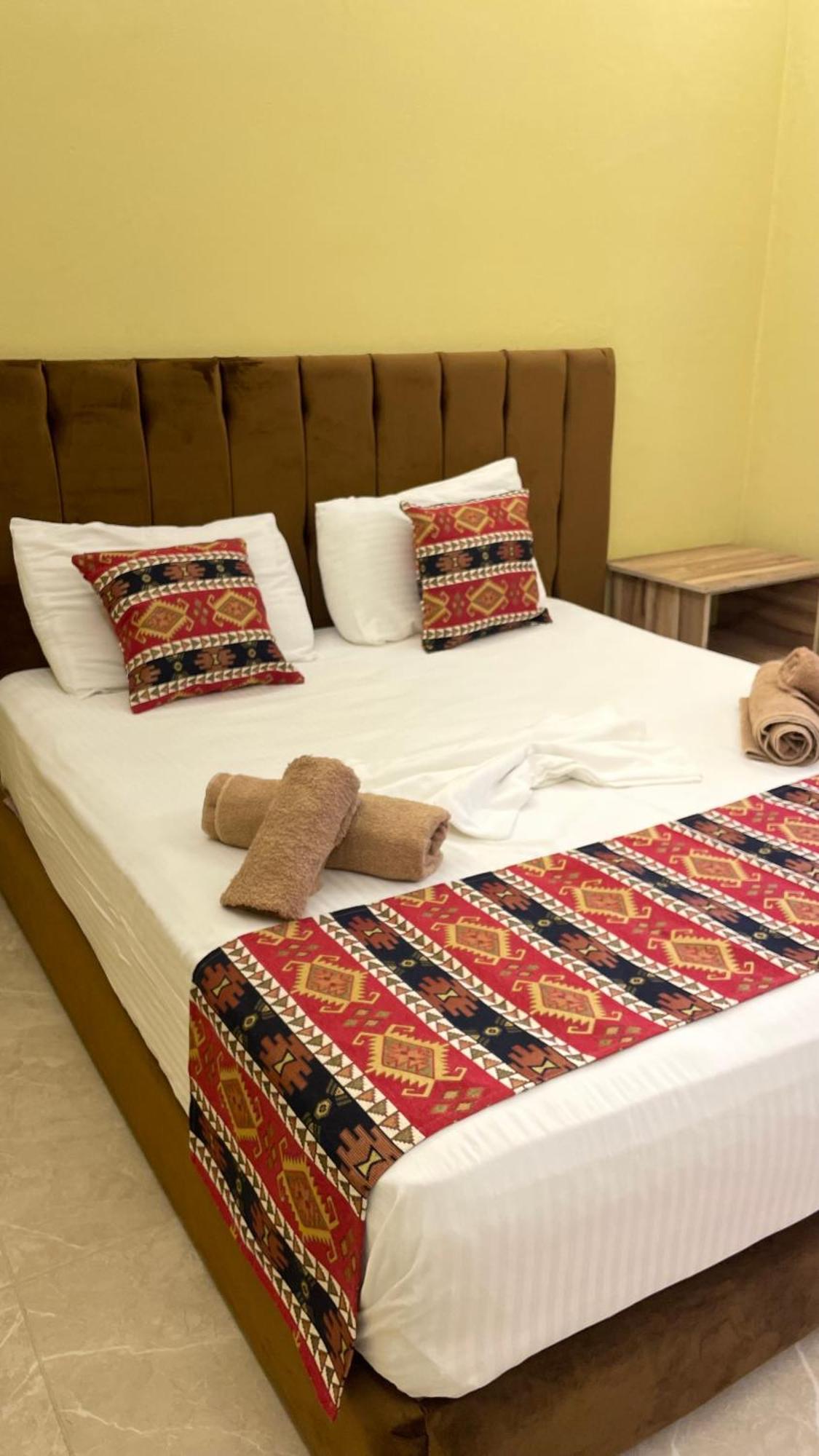 גולם Te Bujtina Hotel- Cozy Stay With Traditional Breakfast Near Beach מראה חיצוני תמונה