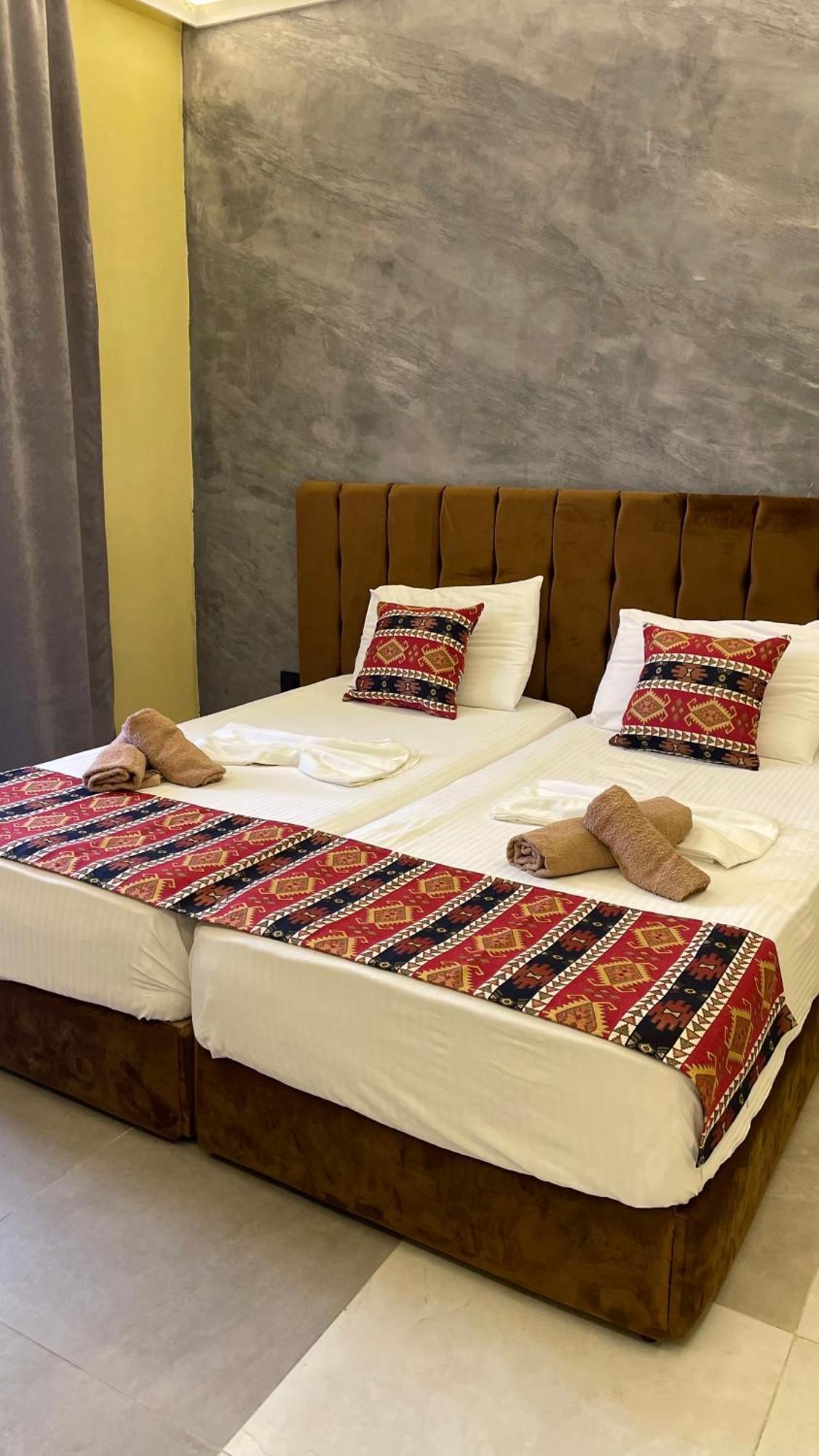 גולם Te Bujtina Hotel- Cozy Stay With Traditional Breakfast Near Beach מראה חיצוני תמונה
