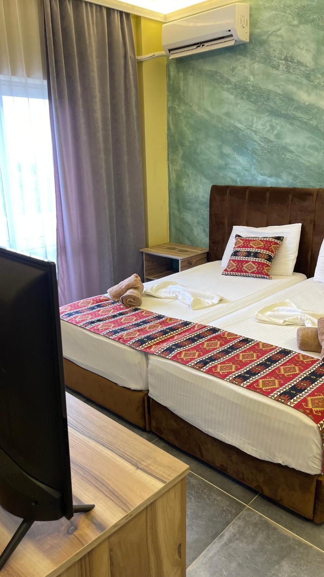 גולם Te Bujtina Hotel- Cozy Stay With Traditional Breakfast Near Beach מראה חיצוני תמונה