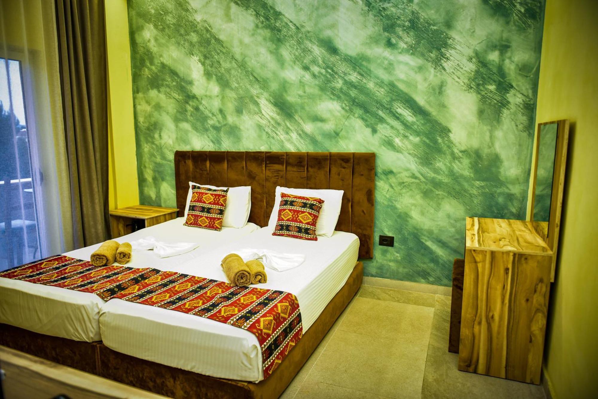 גולם Te Bujtina Hotel- Cozy Stay With Traditional Breakfast Near Beach מראה חיצוני תמונה