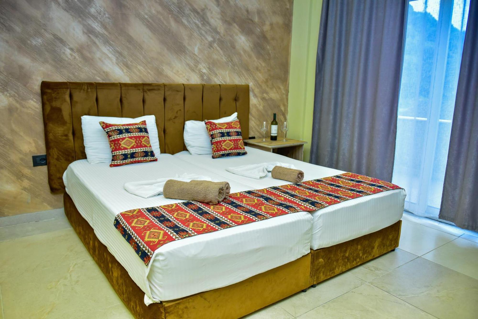 גולם Te Bujtina Hotel- Cozy Stay With Traditional Breakfast Near Beach מראה חיצוני תמונה