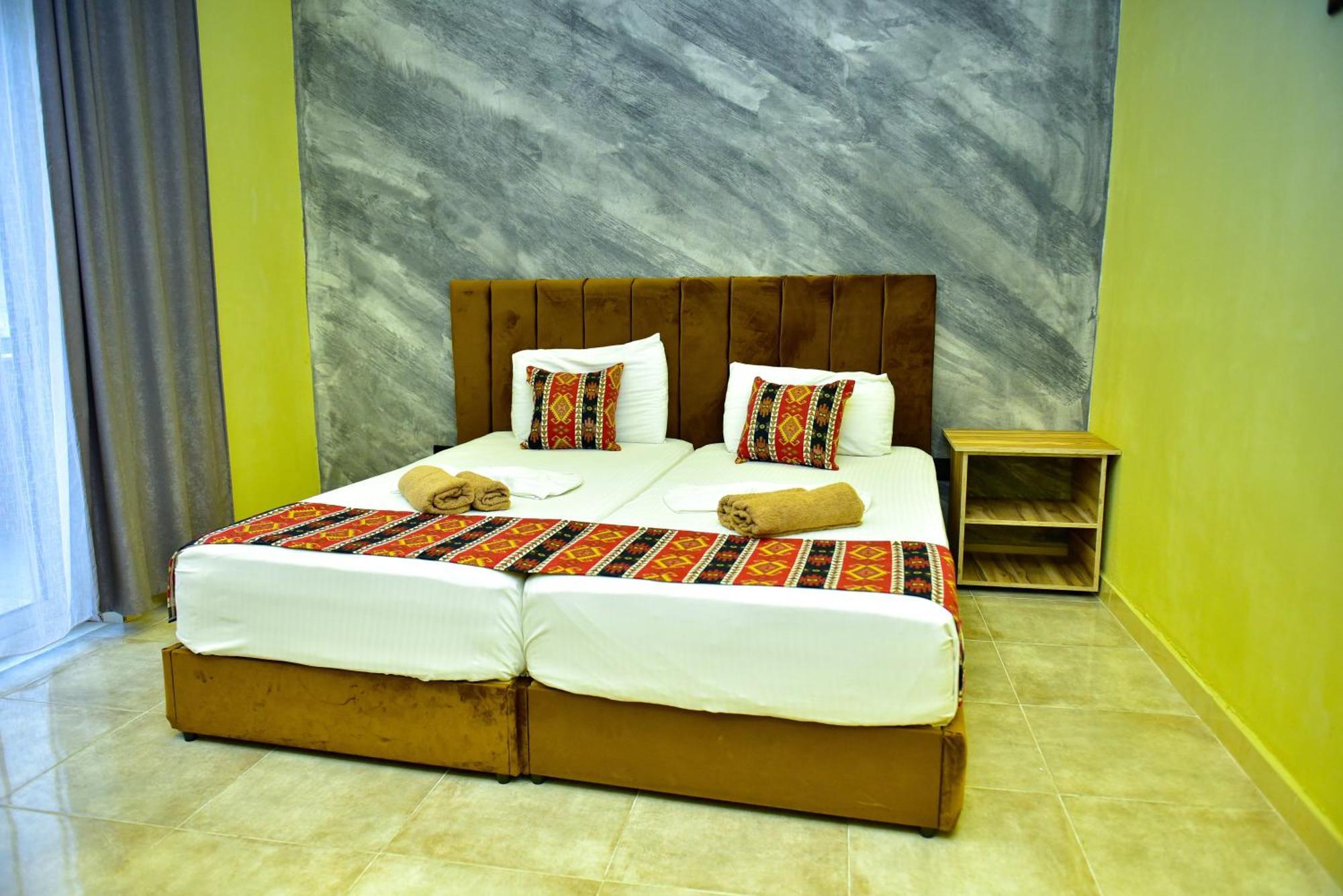 גולם Te Bujtina Hotel- Cozy Stay With Traditional Breakfast Near Beach מראה חיצוני תמונה