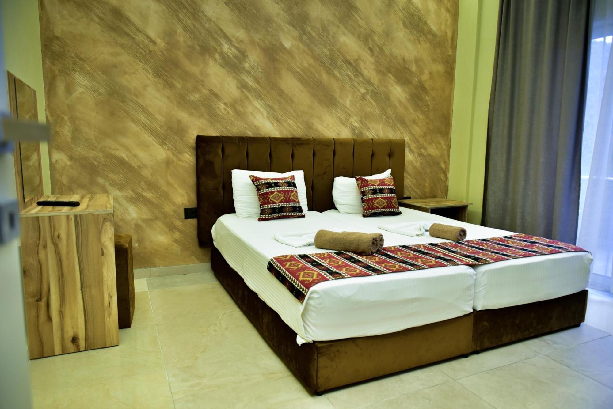 גולם Te Bujtina Hotel- Cozy Stay With Traditional Breakfast Near Beach מראה חיצוני תמונה
