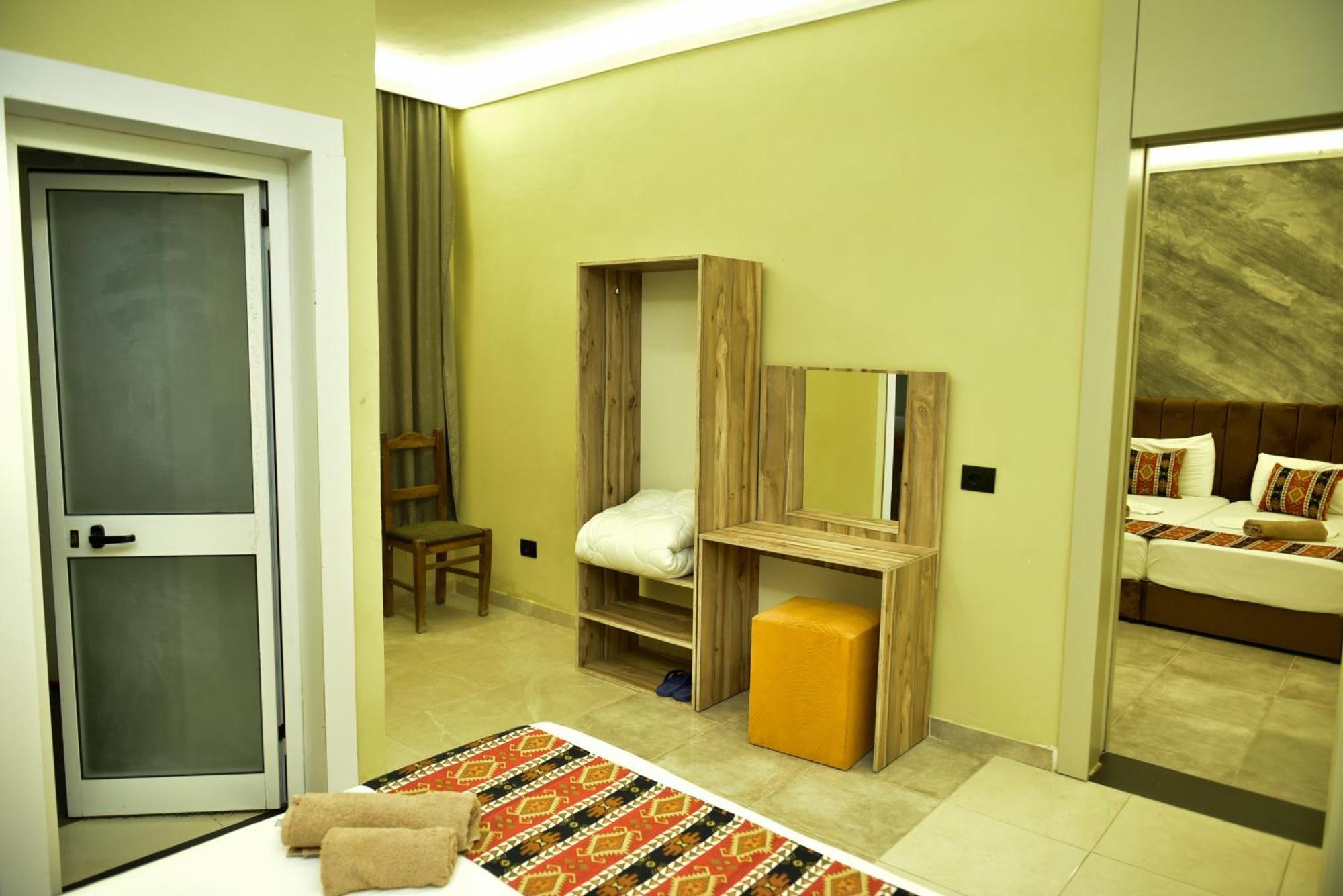 גולם Te Bujtina Hotel- Cozy Stay With Traditional Breakfast Near Beach מראה חיצוני תמונה